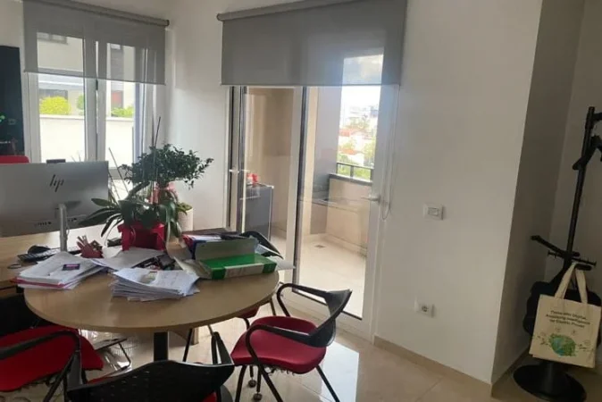 Tirane, jepet me qera zyre Kati 6, 105 m² 1.100 € (Rruga Myslym Shyri)