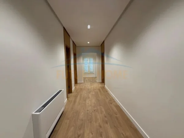 Tirane, jepet me qera ambjent biznesi Kati 0, 1.200 m² 9.000 € (Rruga e Elbasanit)