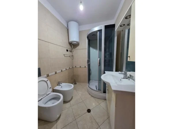 Tirane, shitet apartament 2+1+Ballkon Kati 1, 109 m² 142.000 € (Unaza e Re)