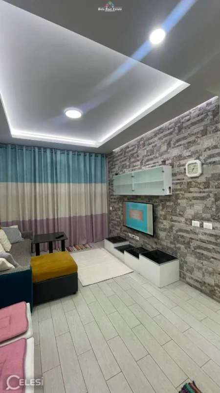 Tirane, jepet me qera apartament 1+1+Ballkon Kati 3, 60 m² 675 € (tish dahia)