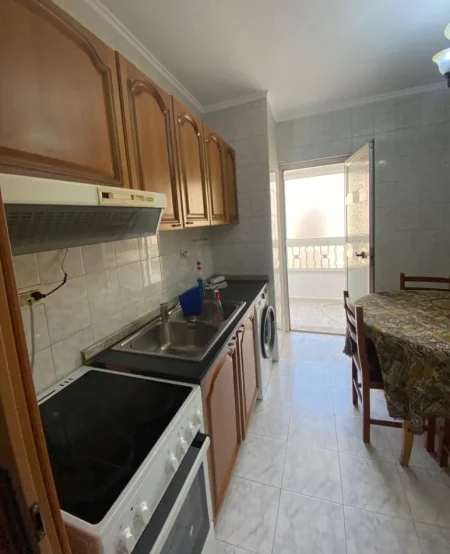 Tirane, jepet me qera apartament 2+1 , 100 m² 600 € 