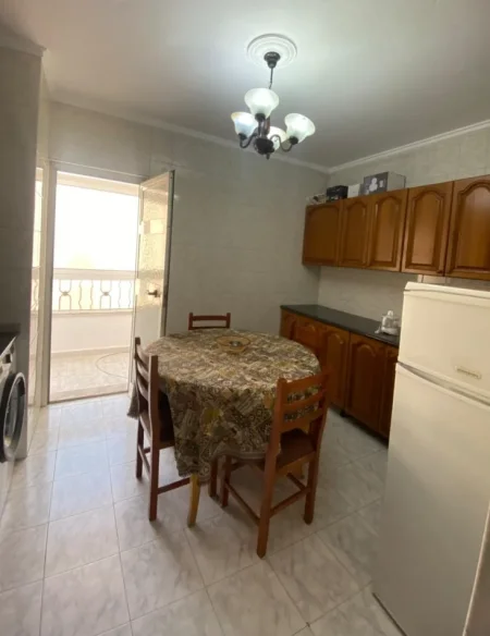 Tirane, jepet me qera apartament 2+1 , 100 m² 600 € 