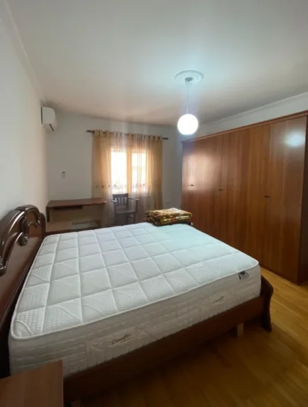 Tirane, jepet me qera apartament 2+1 , 100 m² 600 € 