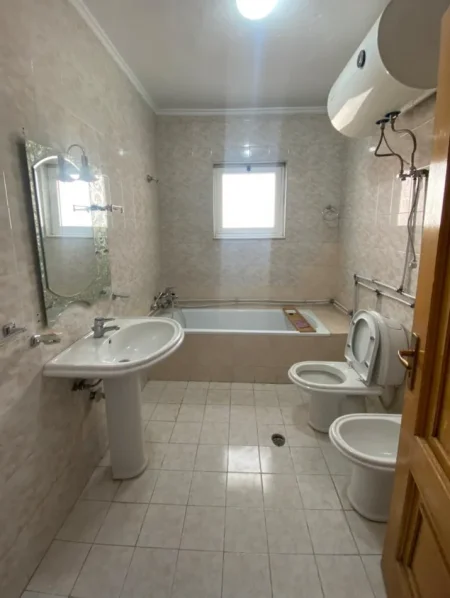 Tirane, jepet me qera apartament 2+1 , 100 m² 600 € 