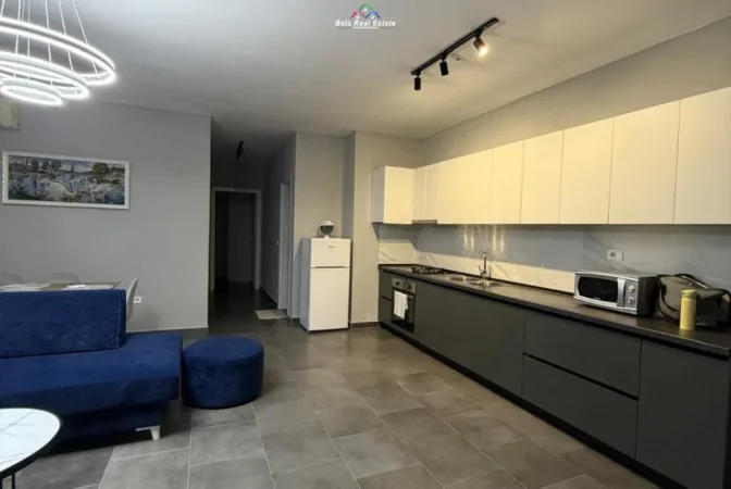 Tirane, jepet me qera apartament 2+1 , 88 m² 500 € (kompleksi tom doshi)