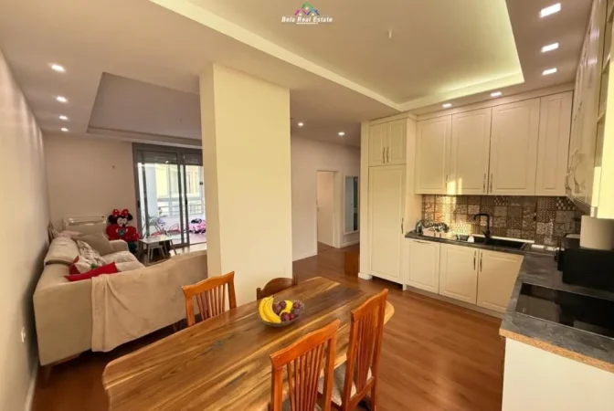 Tirane, jepet me qera apartament 2+1 Kati 5, 94 m² 750 € (Rruga Hamdi Garunja)