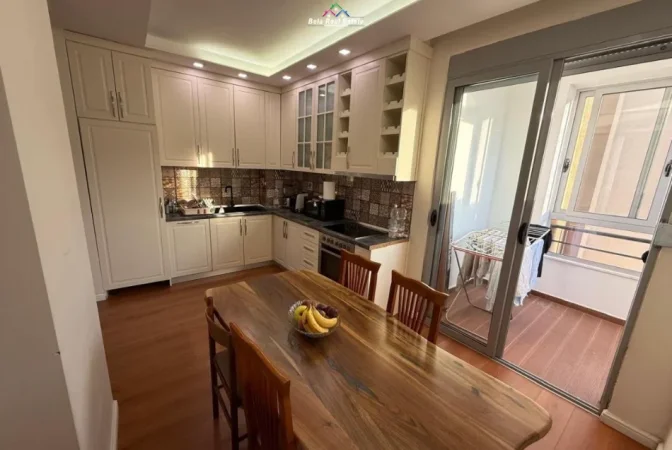 Tirane, jepet me qera apartament 2+1 Kati 5, 94 m² 750 € (Rruga Hamdi Garunja)