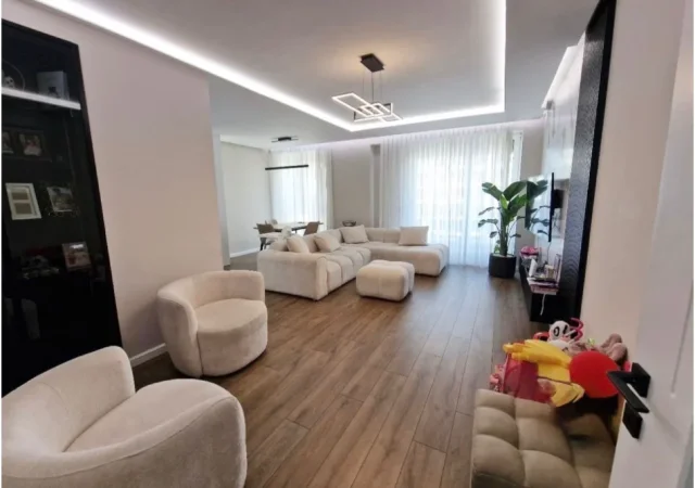 Tirane, jepet me qera apartament 3+1+Ballkon Kati 5, 140 m² 1.100 € 