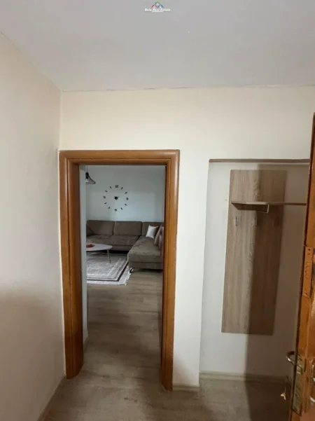 Tirane, jepet me qera apartament 2+1 Kati 3, 75 m² 570 € (tregu elektrik)