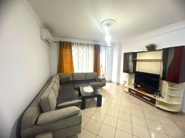 Tirane, jepet me qera apartament 2+1+Ballkon Kati 1, 124 m² 500 € 