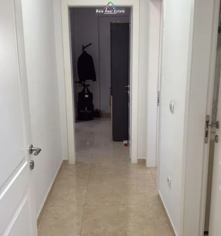 Tirane, jepet me qera zyre Kati 6, 105 m² 1.100 € (myslym shyr)