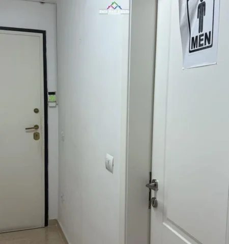 Tirane, jepet me qera zyre Kati 6, 105 m² 1.100 € (myslym shyr)