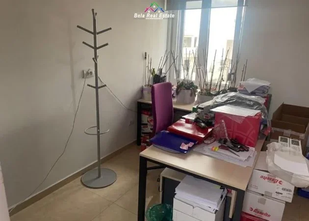 Tirane, jepet me qera zyre Kati 6, 105 m² 1.100 € (myslym shyr)