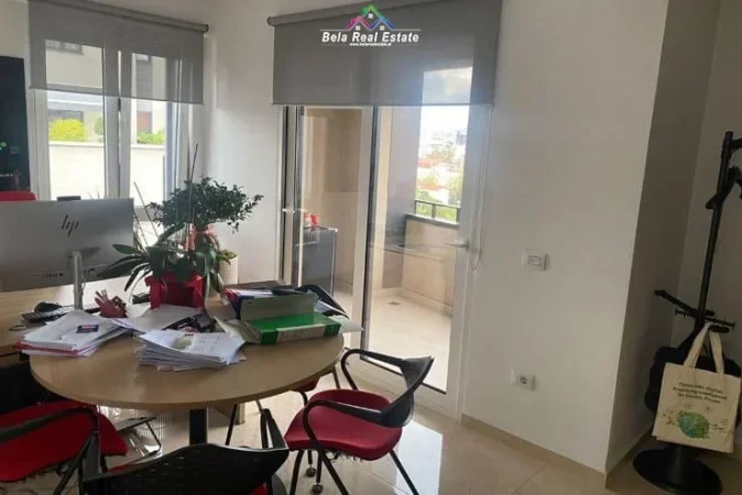 Tirane, jepet me qera zyre Kati 6, 105 m² 1.100 € (myslym shyr)