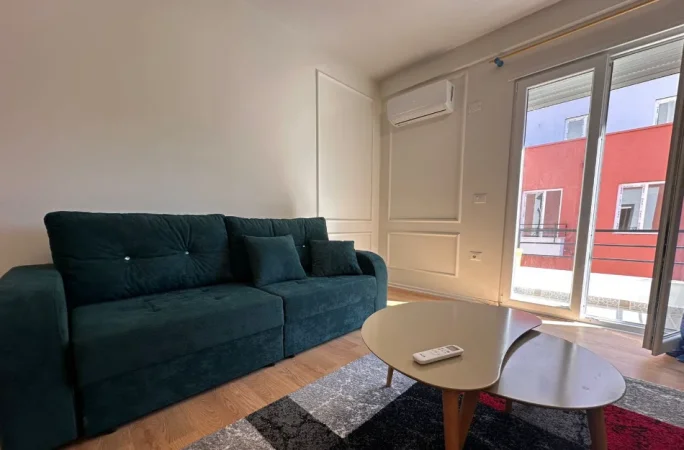 Tirane, jepet me qera apartament 1+1+Ballkon Kati 3, 70 m² 570 € (selite)