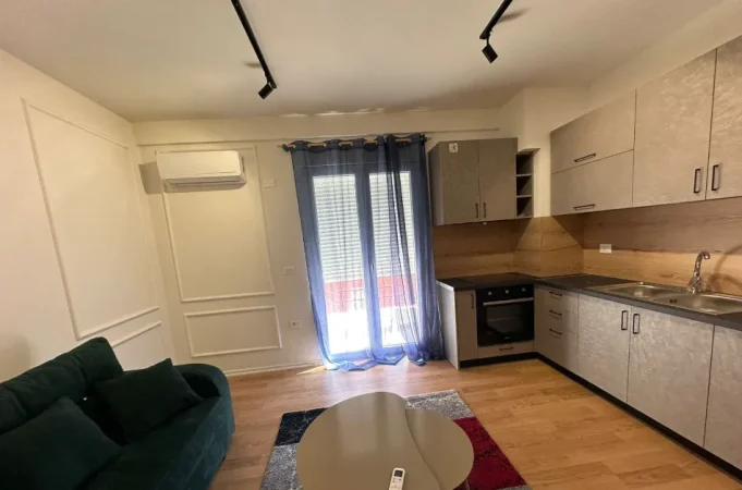 Tirane, jepet me qera apartament 1+1+Ballkon Kati 3, 70 m² 570 € (selite)