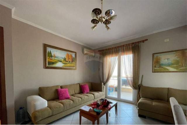 Tirane, jepet me qera apartament 107 m² 650 Euro (Rruga e Durresit)