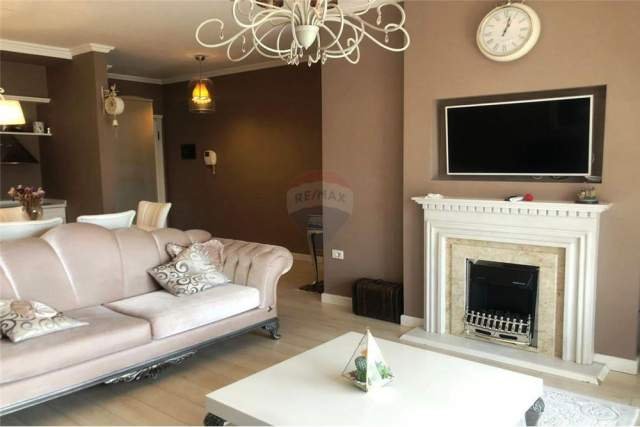 Tirane, jepet me qera apartament 700 Euro