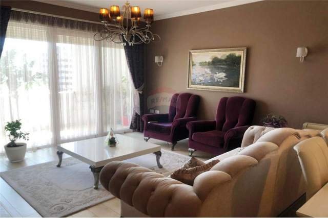 Tirane, jepet me qera apartament 700 Euro