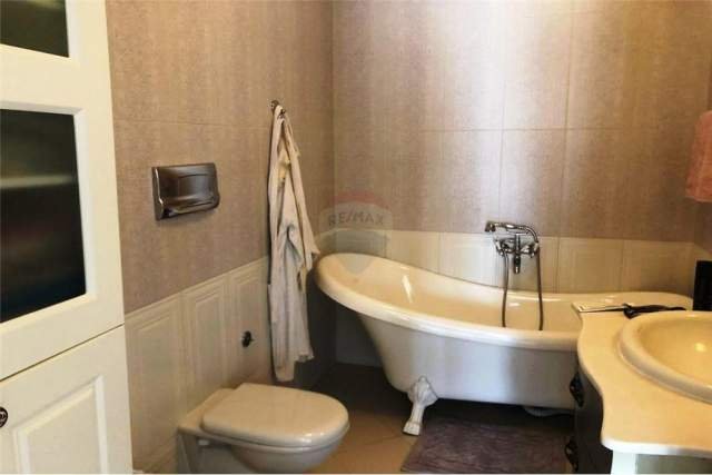 Tirane, jepet me qera apartament 700 Euro