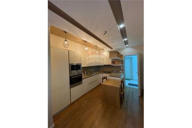 Tirane, jepet me qera 650 Euro