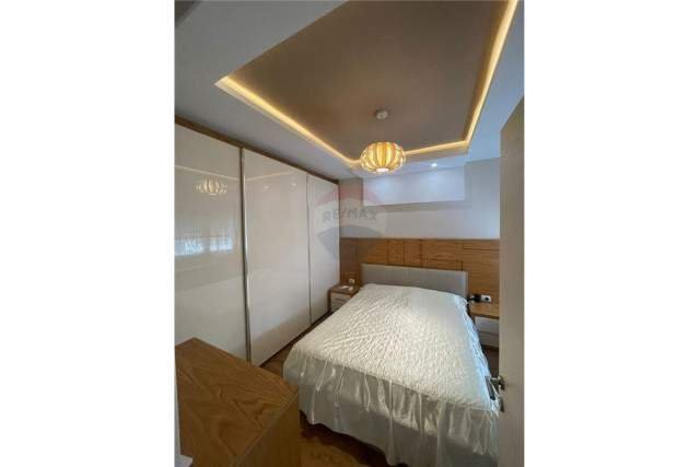Tirane, jepet me qera 650 Euro