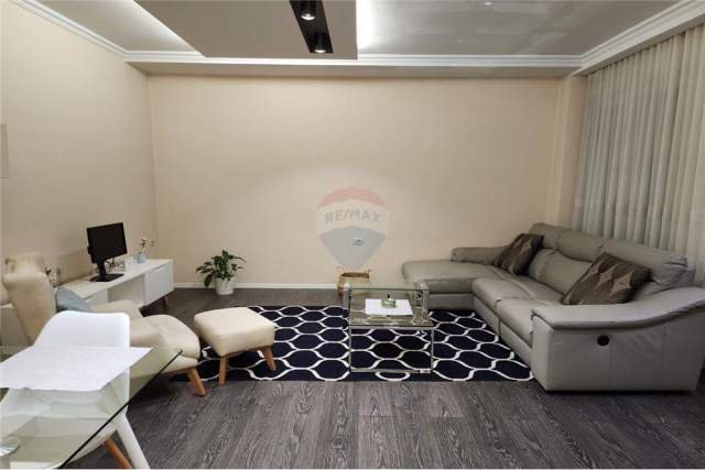 Tirane, jepet me qera apartament 700 Euro