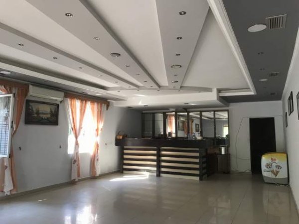Divjake, jepet me qera lokal Kati 0, 100 m² 35.000 Leke (Qender divjake)
