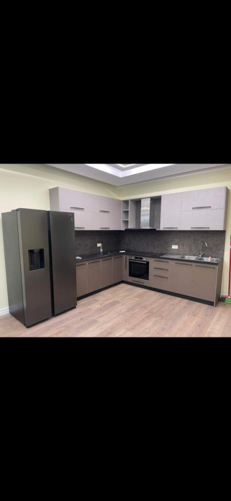 Tirane, jepet me qera apartament 3+1+BLK Kati 2, 172 m² 600 Euro (Kinostudio)
