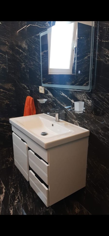 Tirane, jepet me qera apartament 3+1+BLK Kati 2, 172 m² 600 Euro (Kinostudio)