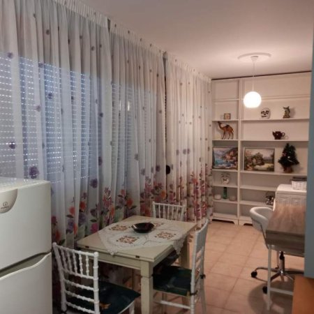 Tirane, jepet me qera apartament 1+1+BLK Kati 6, 71 m² 550 Euro (Rruga Margarita Tutulani)