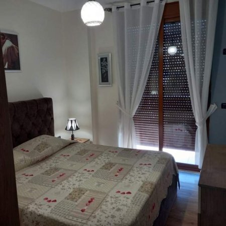 Tirane, jepet me qera apartament 1+1+BLK Kati 6, 70 m² 550 Euro (rruga Margarita Tutulani)