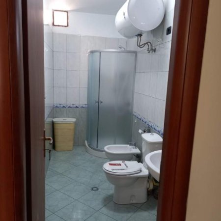 Tirane, jepet me qera apartament 1+1+BLK Kati 6, 70 m² 550 Euro (rruga Margarita Tutulani)