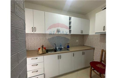 Tirane, jepet me qera apartament 370 Euro