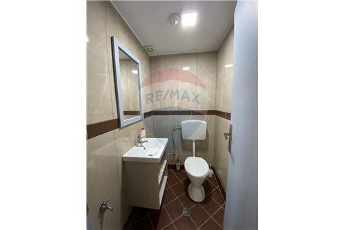 Tirane, jepet me qera apartament 370 Euro