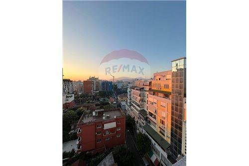 Tirane, jepet me qera apartament 1+1 Kati 9, 800 Euro