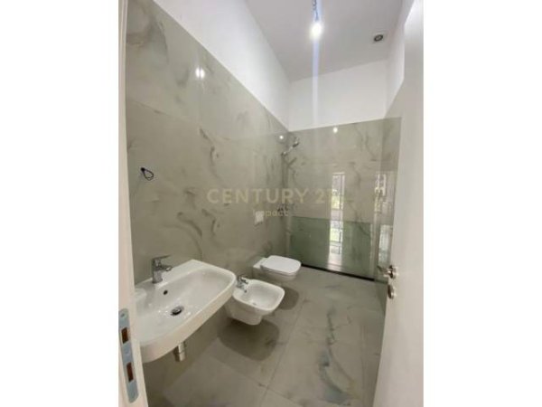 JAPIM ME QIRA APARTAMENT 2+1 PER ZYRA, ARLIS FARMACIA 10! 500 € /Muaj