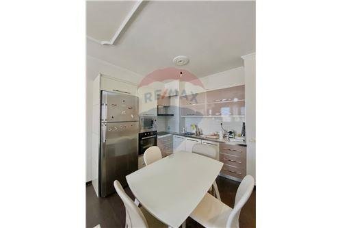 Tirane, jepet me qera apartament 2+1 500 Euro