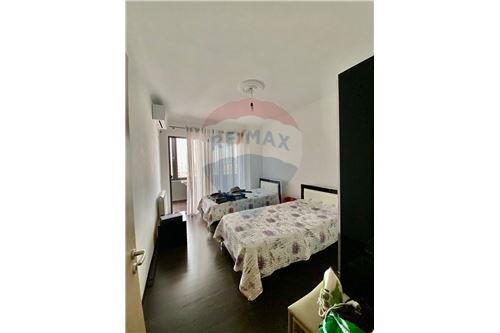 Tirane, jepet me qera apartament 2+1 500 Euro