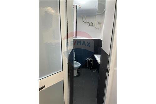 Tirane, jepet me qera apartament 450 Euro