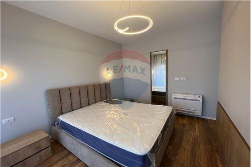 Tirane, jepet me qera apartament 2+1 1.000 Euro