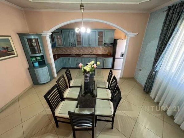 Tirane, jepet me qera apartament 2+1+A+BLK Kati 2, 180 m² 420 Euro
