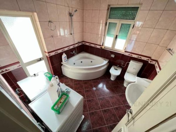 Tirane, jepet me qera apartament 2+1+A+BLK Kati 2, 180 m² 420 Euro