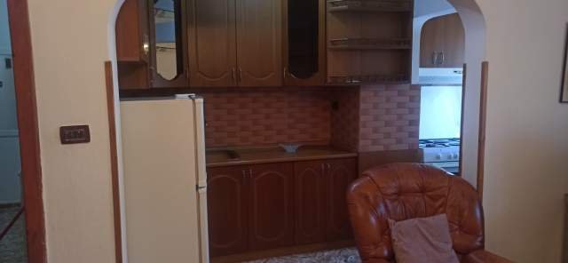 Elbasan, jepet me qera apartament 1+1 Kati 3, 18.000 Leke ("Niko Papajani")