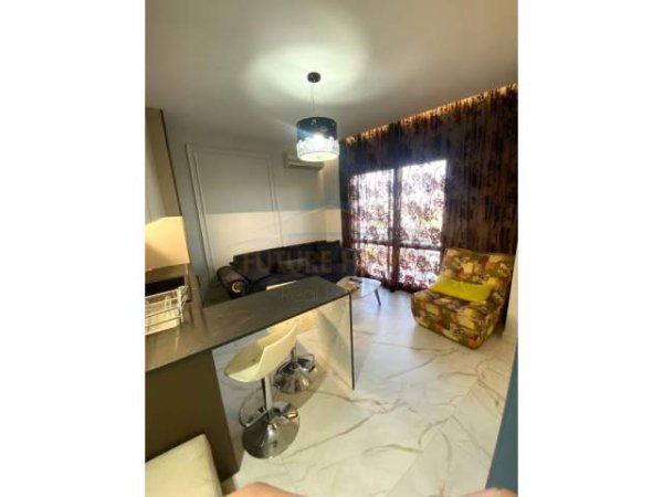 Tirane, jepet me qera apartament Kati 9, 60 m² 600 Euro (Rruga Karl Topia)