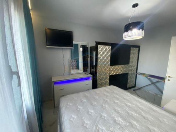 Tirane, jepet me qera apartament Kati 9, 60 m² 600 Euro (Rruga Karl Topia)