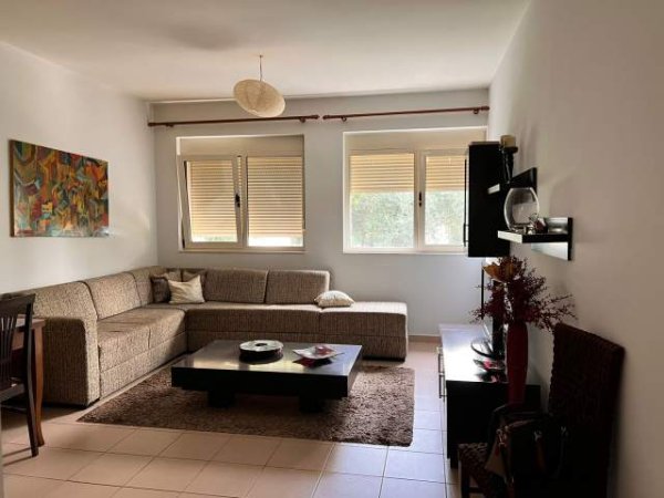 Tirane, jepet me qera apartament 1+1 70 m² 350  (Liqeni i Thate)