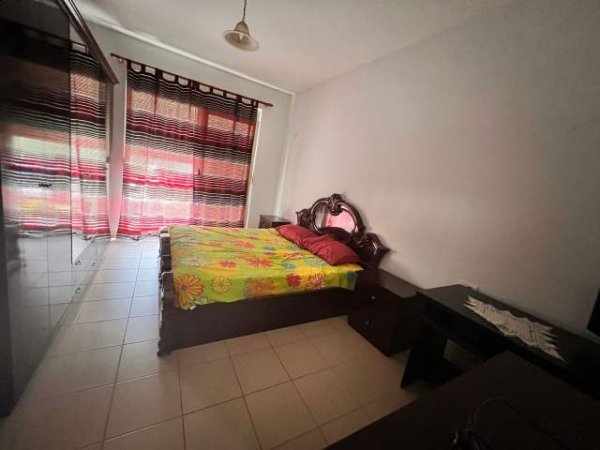 Tirane, jepet me qera apartament 1+1 70 m² 350  (Liqeni i Thate)