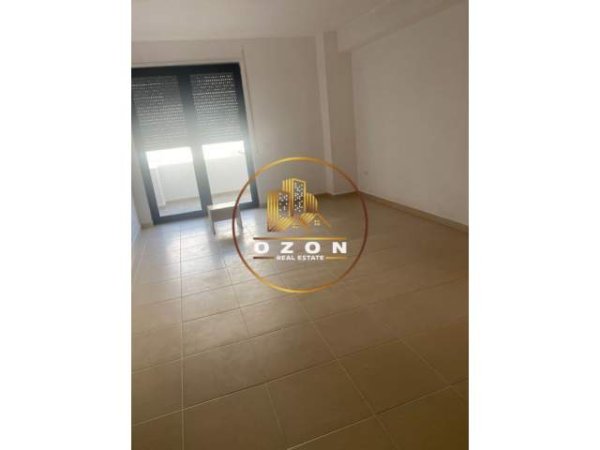 Tirane, jepet me qera apartament 3+1+A+BLK Kati 2, 125 m² 800 Euro (KODRA E DIELLIT)