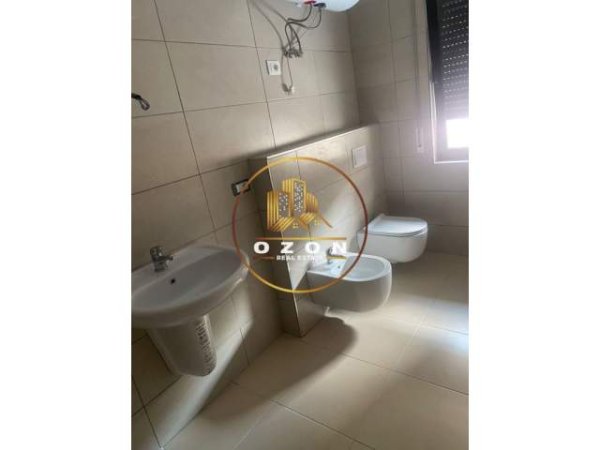 Tirane, jepet me qera apartament 3+1+A+BLK Kati 2, 125 m² 800 Euro (KODRA E DIELLIT)